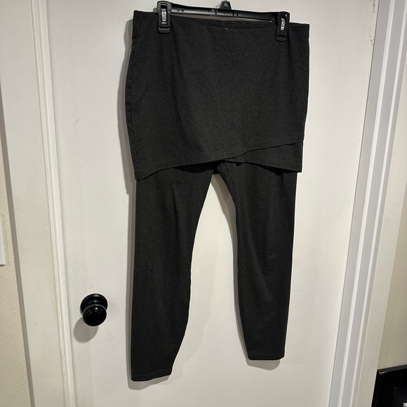 Cabi M’Leggings in Charcoal - Picture 1 of 4